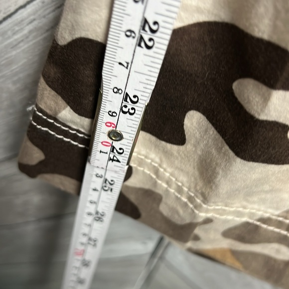 NWT Y2K Low Rise Cropped Camo Pants Bitten Size 18 - Picture 16 of 16